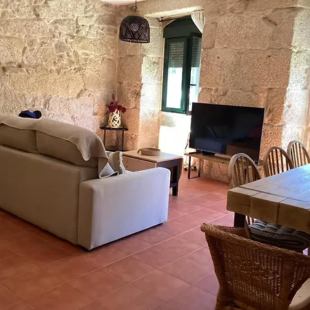 Casa De Encanto Y Piedra En Xunqueira *