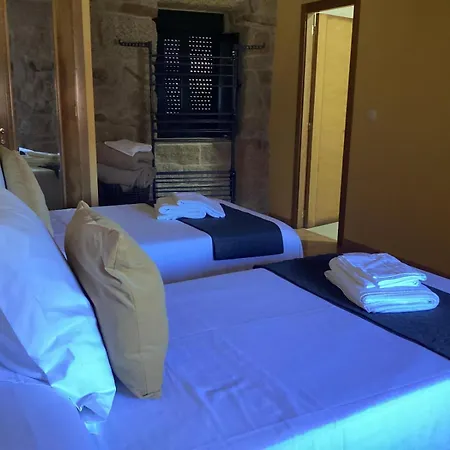 Casa De Encanto Y Piedra En Xunqueira * Junquera de Ambía