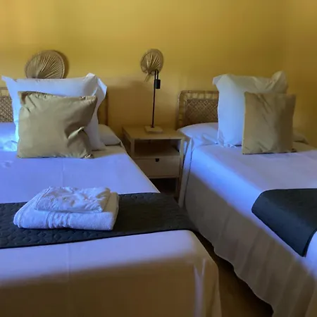 Casa De Encanto Y Piedra En Xunqueira * Junquera de Ambía